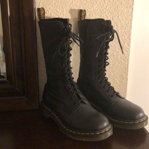 Woman Dr. Martens- 14-eye Style 1914 boot.